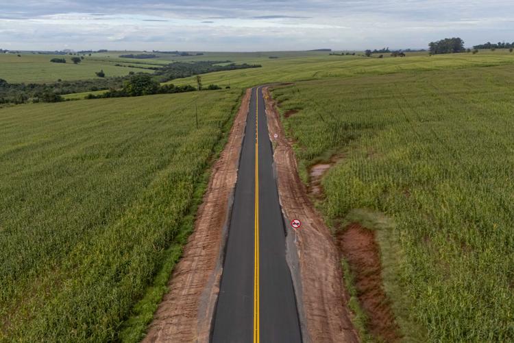 Ratinho Junior inaugura pavimentação da Estrada Rural Barro Preto em Francisco Alves