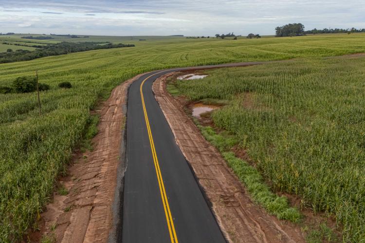 Ratinho Junior inaugura pavimentação da Estrada Rural Barro Preto em Francisco Alves