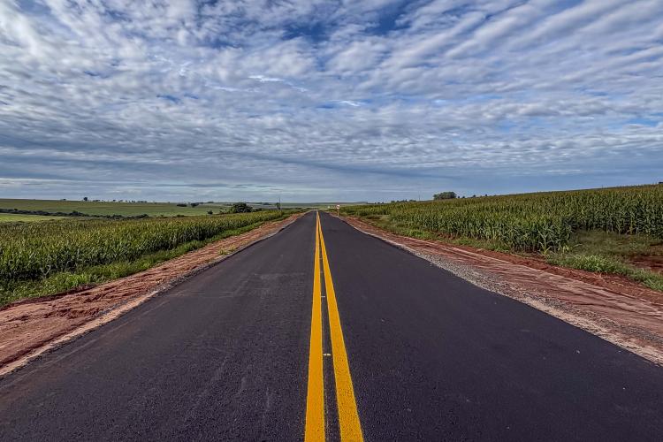 Ratinho Junior inaugura pavimentação da Estrada Rural Barro Preto em Francisco Alves
