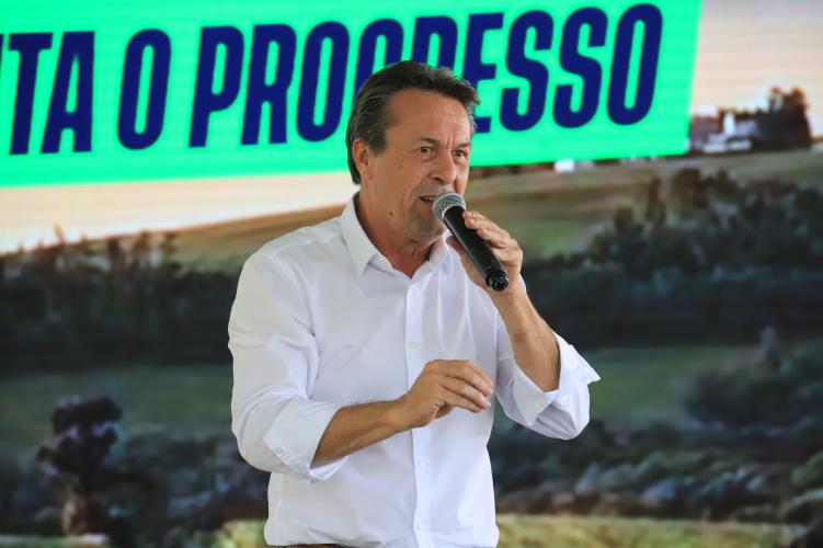 Ratinho Junior anuncia R$ 19,7 milhões para pavimentação rural em Ouro Verde do Oeste