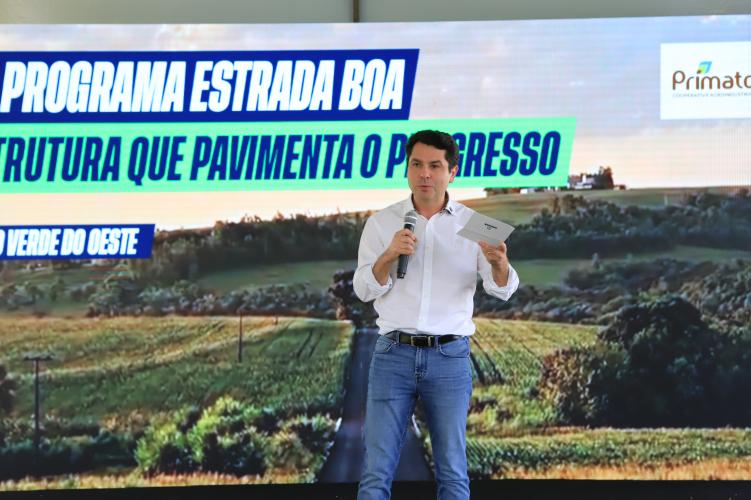 Ratinho Junior anuncia R$ 19,7 milhões para pavimentação rural em Ouro Verde do Oeste