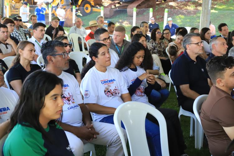 Ratinho Junior anuncia R$ 19,7 milhões para pavimentação rural em Ouro Verde do Oeste