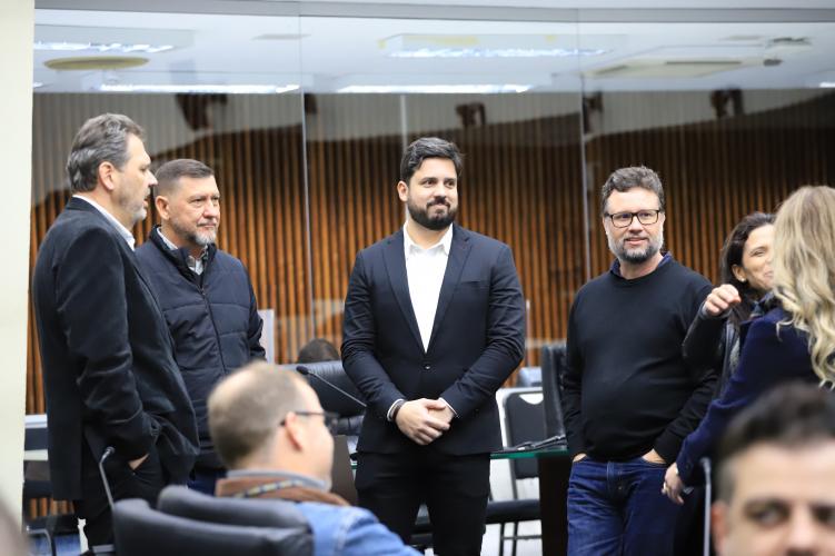 Assembleia homenageia os 70 anos do IDR-Paraná em sessão solene