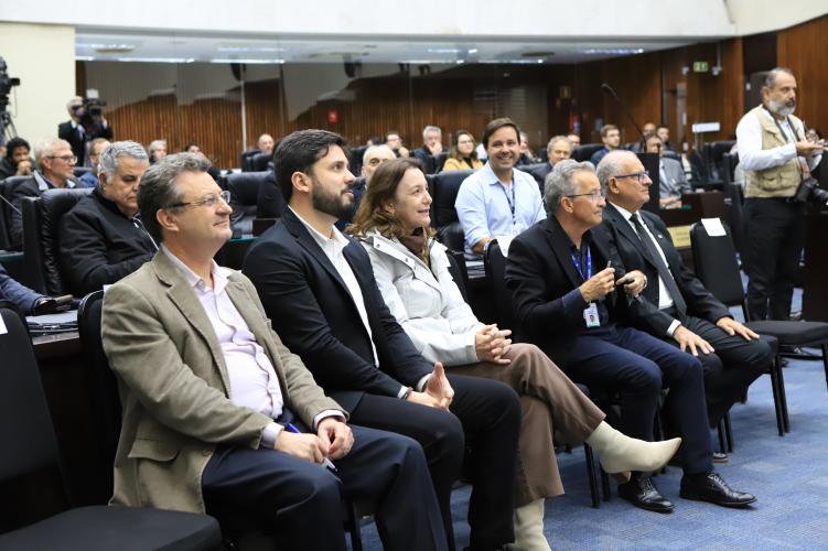 Assembleia homenageia os 70 anos do IDR-Paraná em sessão solene