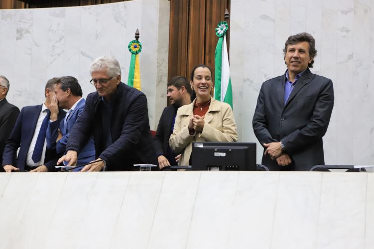 Assembleia homenageia os 70 anos do IDR-Paraná em sessão solene