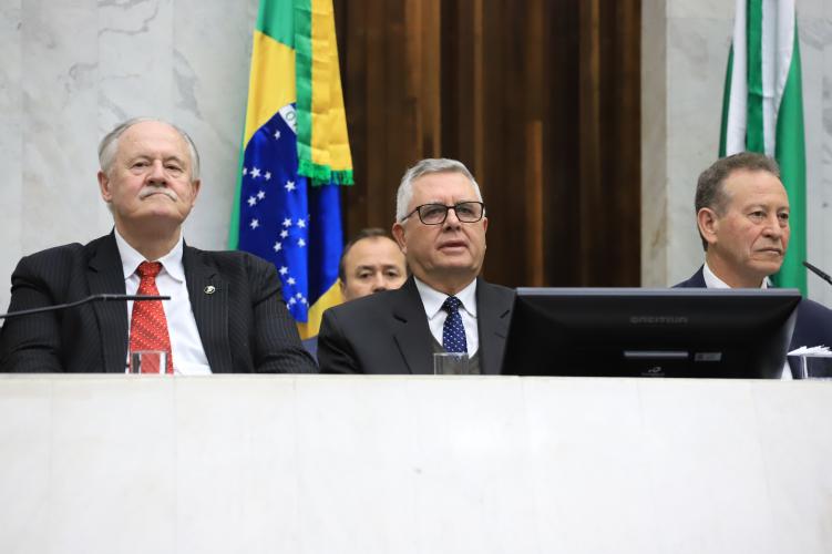 Assembleia homenageia os 70 anos do IDR-Paraná em sessão solene
