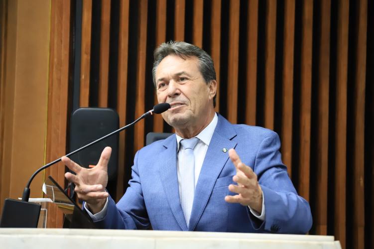 Assembleia homenageia os 70 anos do IDR-Paraná em sessão solene