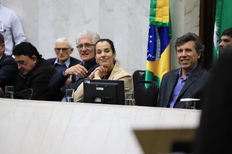 Assembleia homenageia os 70 anos do IDR-Paraná em sessão solene
