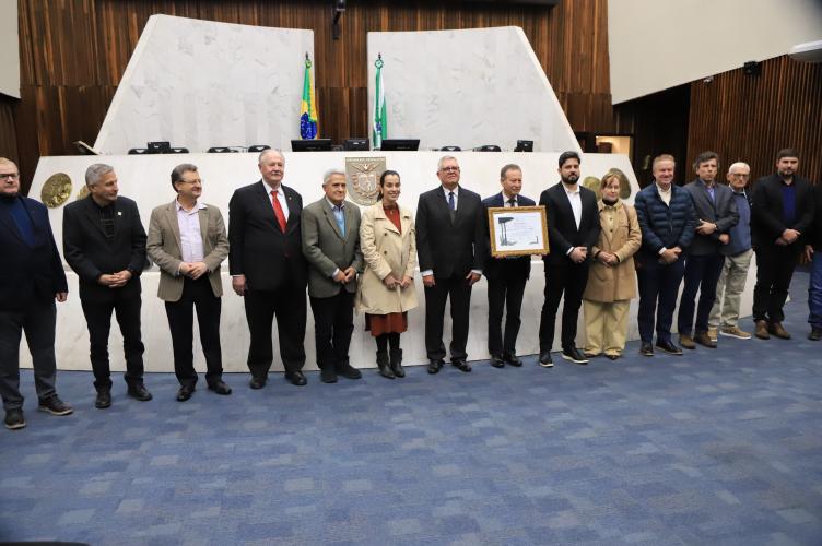 Assembleia homenageia os 70 anos do IDR-Paraná em sessão solene