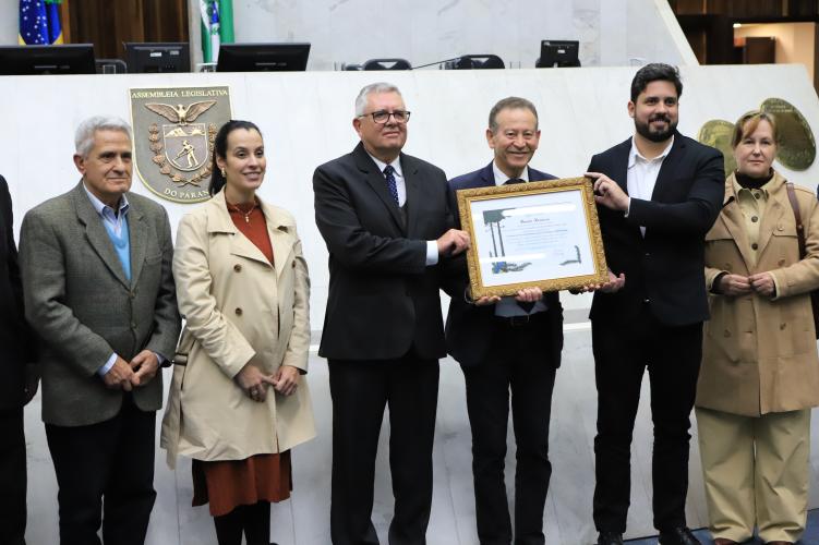 Assembleia homenageia os 70 anos do IDR-Paraná em sessão solene