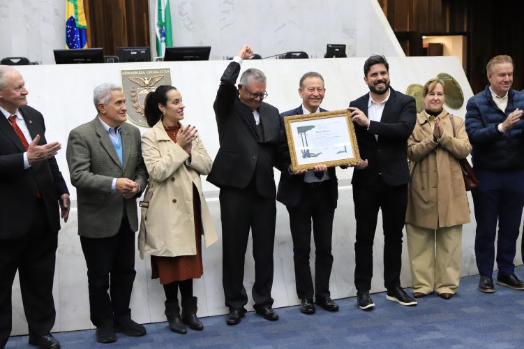 Assembleia homenageia os 70 anos do IDR-Paraná em sessão solene