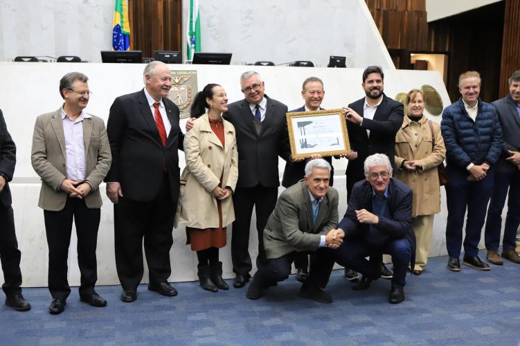 Assembleia homenageia os 70 anos do IDR-Paraná em sessão solene