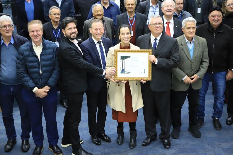 Assembleia homenageia os 70 anos do IDR-Paraná em sessão solene