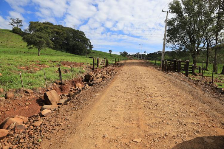 Ratinho Junior lança pacote de R$ 19,8 milhões em pavimentação rural para São José das Palmeiras