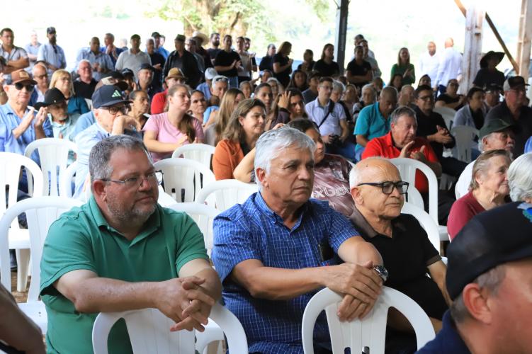 Ratinho Junior lança pacote de R$ 19,8 milhões em pavimentação rural para São José das Palmeiras