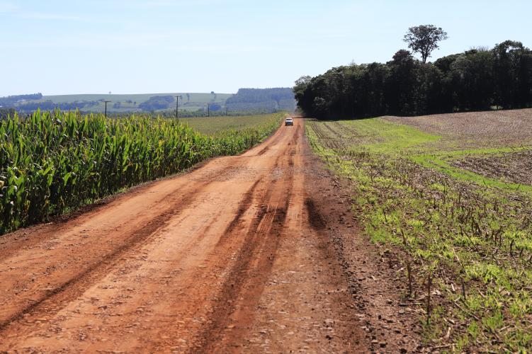 Ratinho Junior anuncia R$ 19,7 milhões para pavimentação rural em Ouro Verde do Oeste