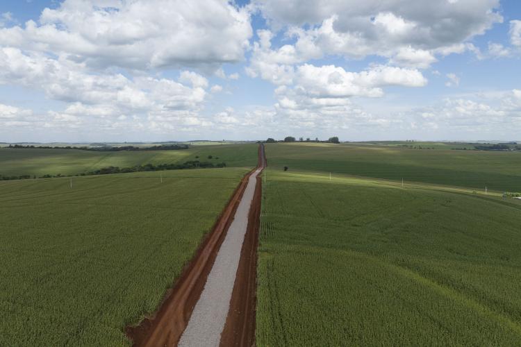 Paraná investe R$ 3,5 bilhões no escoamento da zona rural de mais de 260 cidades