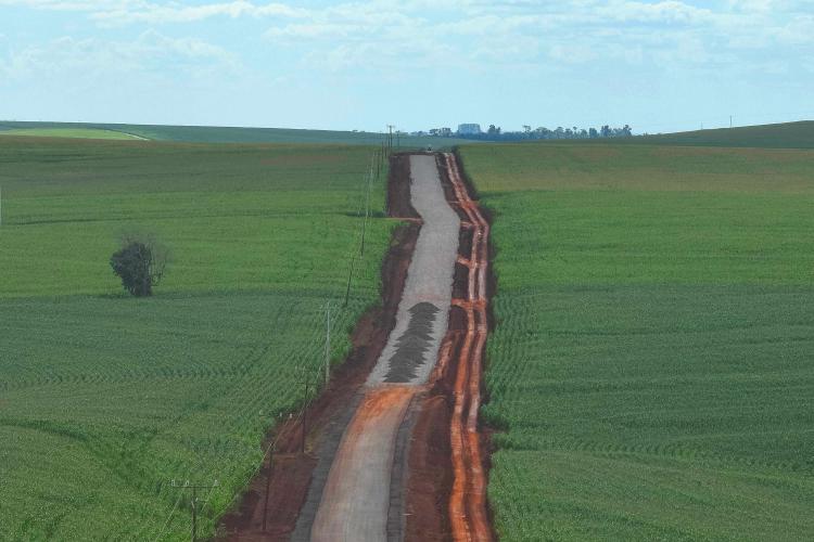 Paraná investe R$ 3,5 bilhões no escoamento da zona rural de mais de 260 cidades
