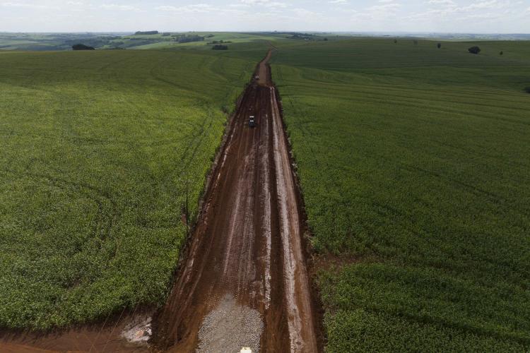 Paraná investe R$ 3,5 bilhões no escoamento da zona rural de mais de 260 cidades