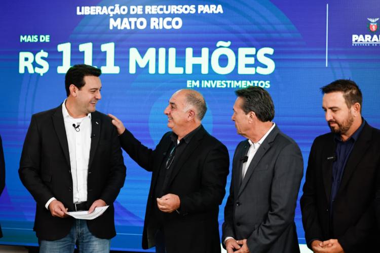 Ratinho Junior confirma R$ 741 milhões para infraestrutura urbana e rural de 12 municípios