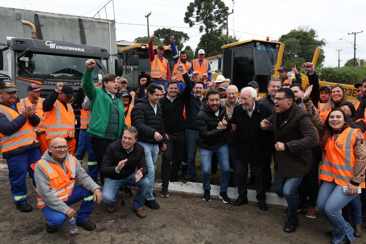 Governador autoriza início das obras de pavimentação da Estrada do Socavão, em Castro