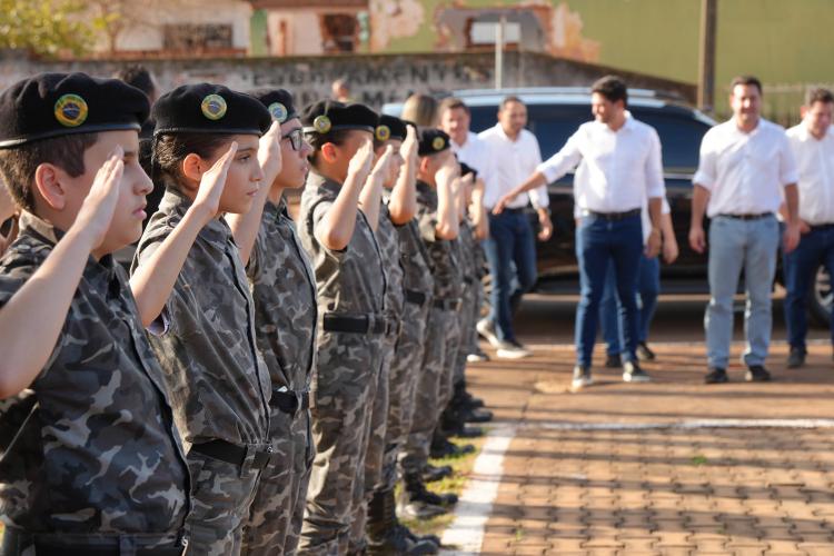 Governador libera R$ 35 milhões para obras urbanas, estradas rurais e maquinários em Altônia