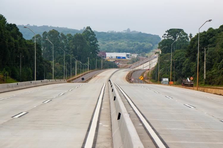 Paraná chega a quase mil quilômetros de rodovias e novas estradas em concreto