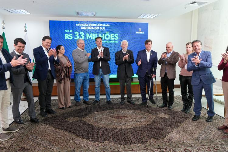 Ratinho Junior confirma mais de R$ 453 milhões para obras em 11 municípios