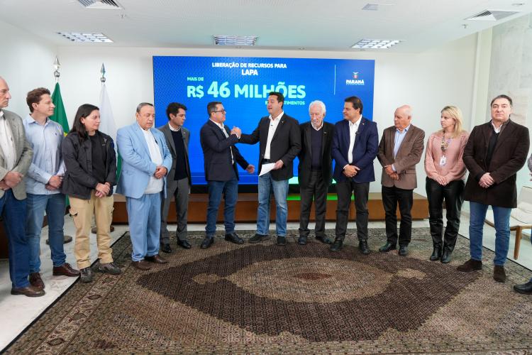 Ratinho Junior confirma mais de R$ 453 milhões para obras em 11 municípios