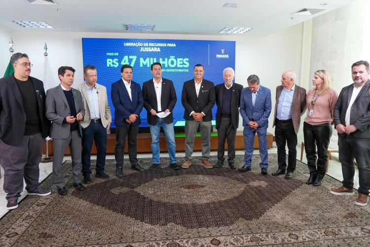 Ratinho Junior confirma mais de R$ 453 milhões para obras em 11 municípios