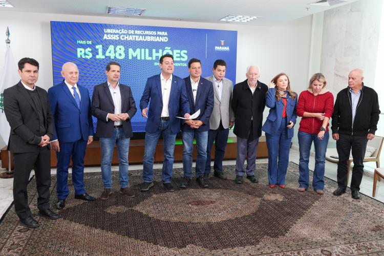 Ratinho Junior confirma quase R$ 890 milhões para obras e investimentos em 12 municípios
