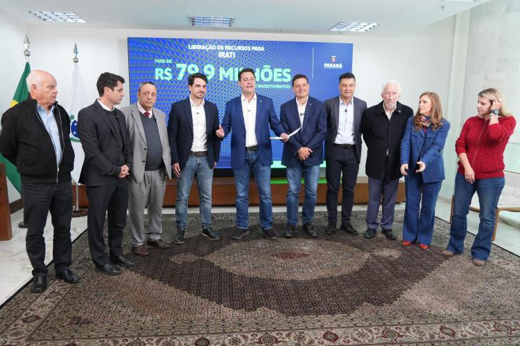 Ratinho Junior confirma quase R$ 890 milhões para obras e investimentos em 12 municípios
