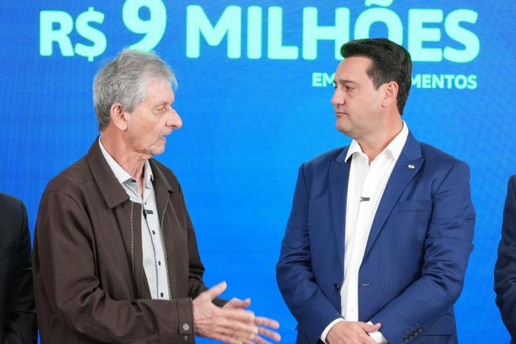 Ratinho Junior confirma quase R$ 890 milhões para obras e investimentos em 12 municípios
