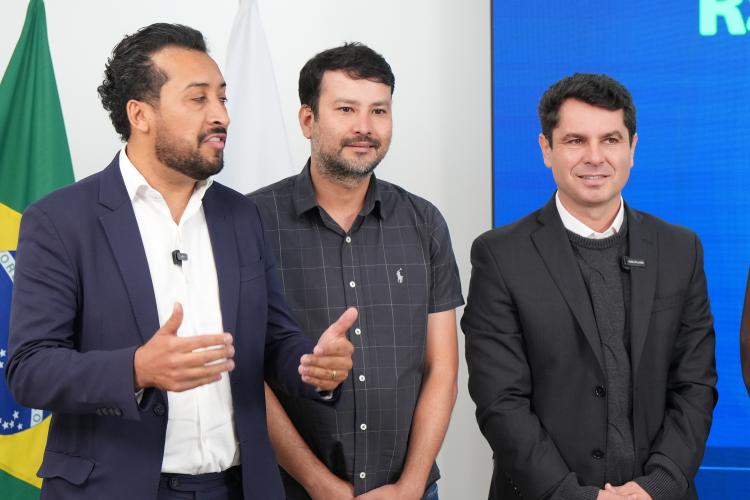 Ratinho Junior confirma quase R$ 890 milhões para obras e investimentos em 12 municípios
