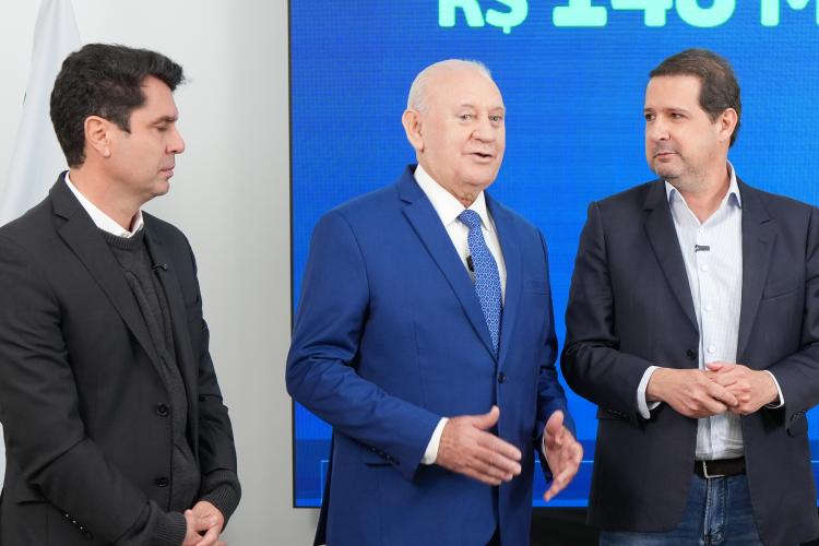 Ratinho Junior confirma quase R$ 890 milhões para obras e investimentos em 12 municípios