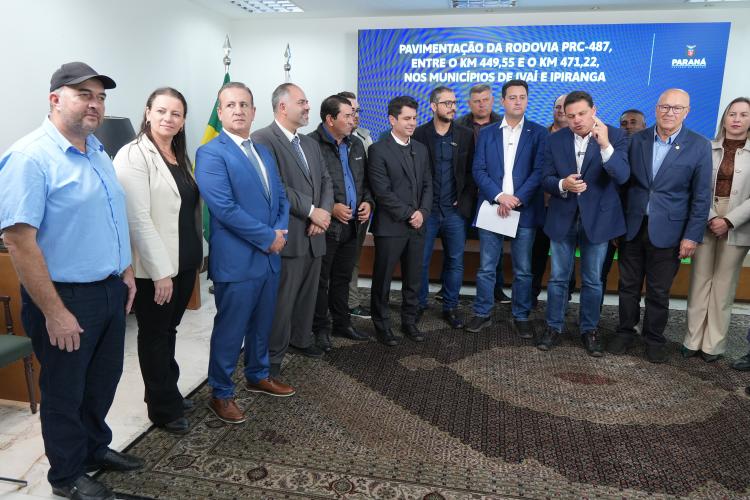 Ratinho Junior confirma quase R$ 890 milhões para obras e investimentos em 12 municípios