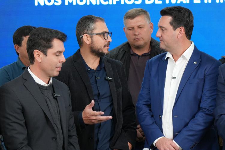 Ratinho Junior confirma quase R$ 890 milhões para obras e investimentos em 12 municípios
