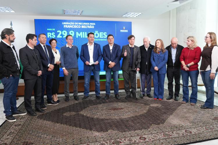 Ratinho Junior confirma quase R$ 890 milhões para obras e investimentos em 12 municípios
