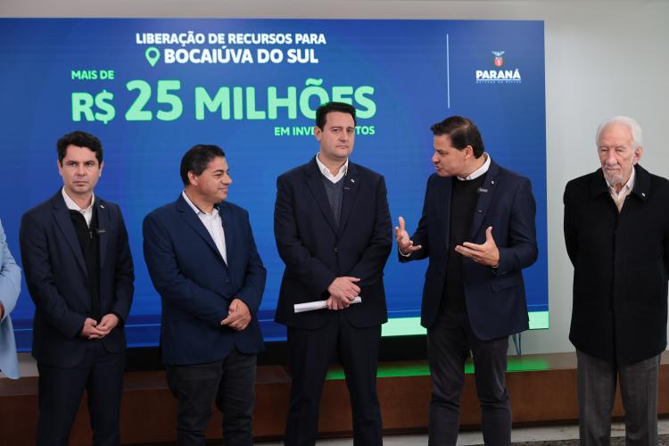 Ratinho Junior confirma R$ 565,6 milhões para 11 municípios do Estado