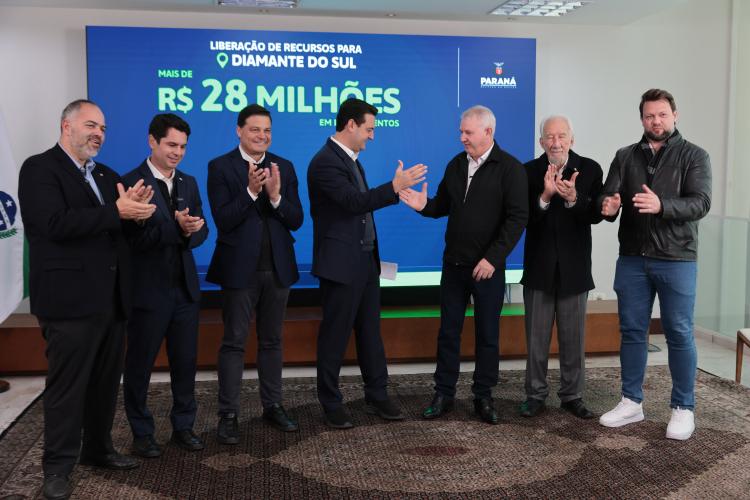 Ratinho Junior confirma R$ 565,6 milhões para 11 municípios do Estado
