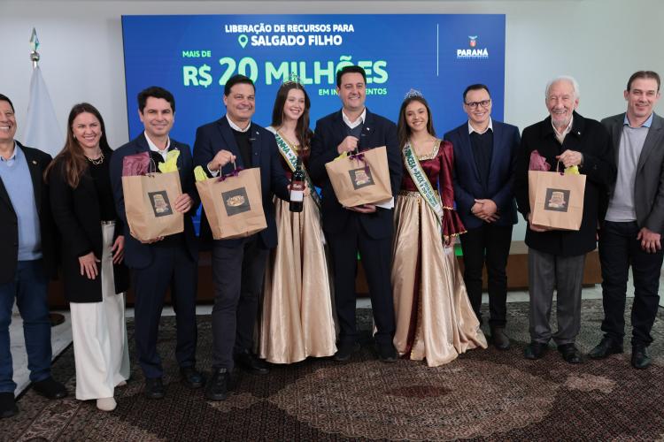 Ratinho Junior confirma R$ 565,6 milhões para 11 municípios do Estado
