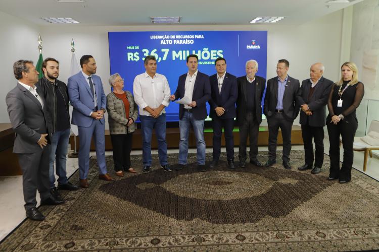 Governador libera R$ 350 milhões para obras e equipamentos em nove cidades