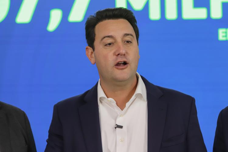 Governador libera R$ 350 milhões para obras e equipamentos em nove cidades