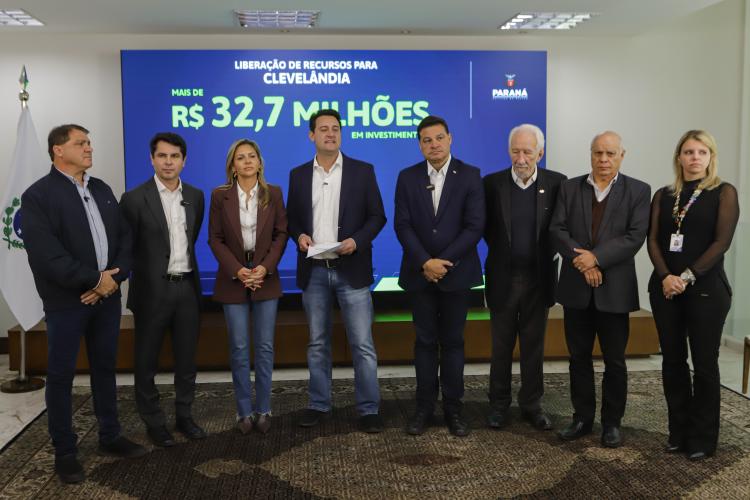 Governador libera R$ 350 milhões para obras e equipamentos em nove cidades