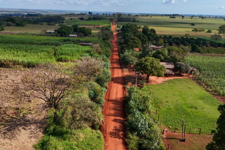 Governador libera R$ 35 milhões para obras urbanas, estradas rurais e maquinários em Altônia