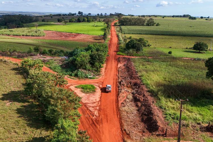 Governador libera R$ 35 milhões para obras urbanas, estradas rurais e maquinários em Altônia
