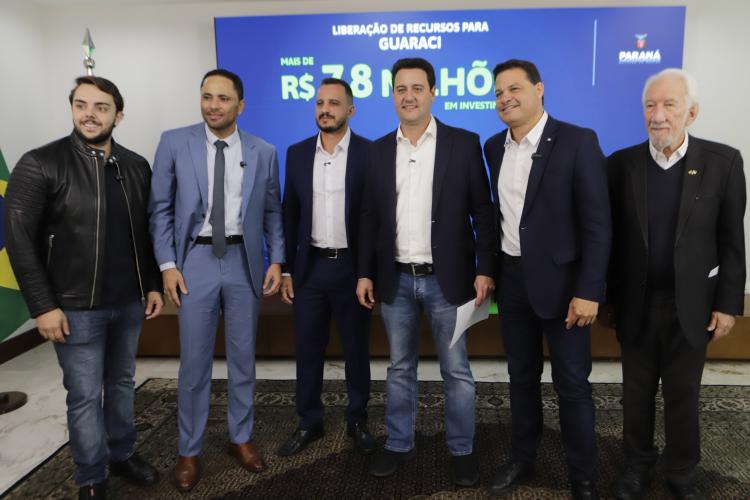 Governador libera R$ 350 milhões para obras e equipamentos em nove cidades