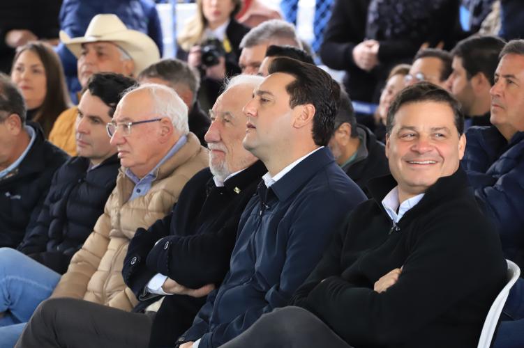 Governador autoriza início das obras de pavimentação da Estrada do Socavão, em Castro