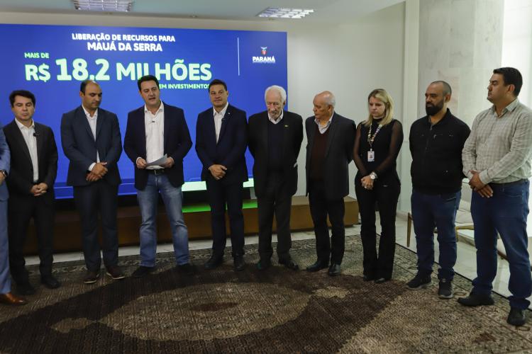 Governador libera R$ 350 milhões para obras e equipamentos em nove cidades