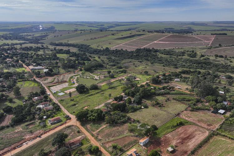 Em Cidade Gaúcha, Estado investe R$ 22,1 milhões para pavimentar maior vila rural do Paraná